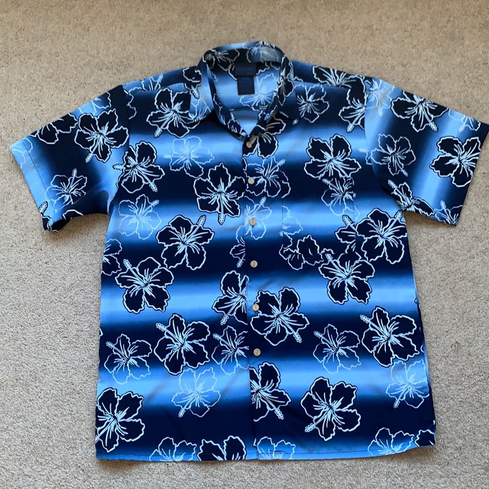 *Hawaiian shirt